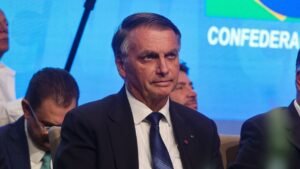 Após defender Léo Lins, Marcos Mion se retrata nas redes sociais