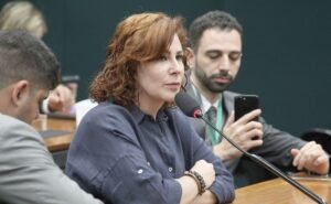 Por que Rússia colocou pneus em aviões que foram alvo de drones da Ucrânia?