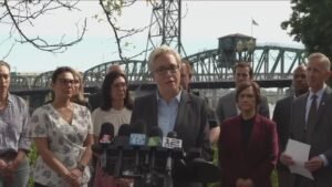 Governadora diz que Trump não tem autoridade para enviar tropas a Portland