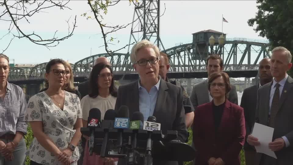 Governadora diz que Trump não tem autoridade para enviar tropas a Portland