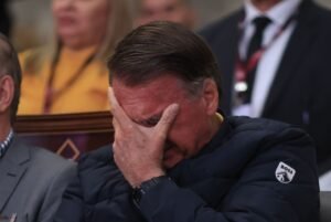 Homem pede separação, tenta pegar roupas, mas é atacado e morto pela mulher