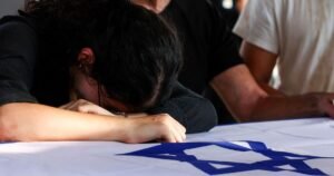 Ao menos 24 corpos de reféns continuam em Gaza, como será a recuperação?