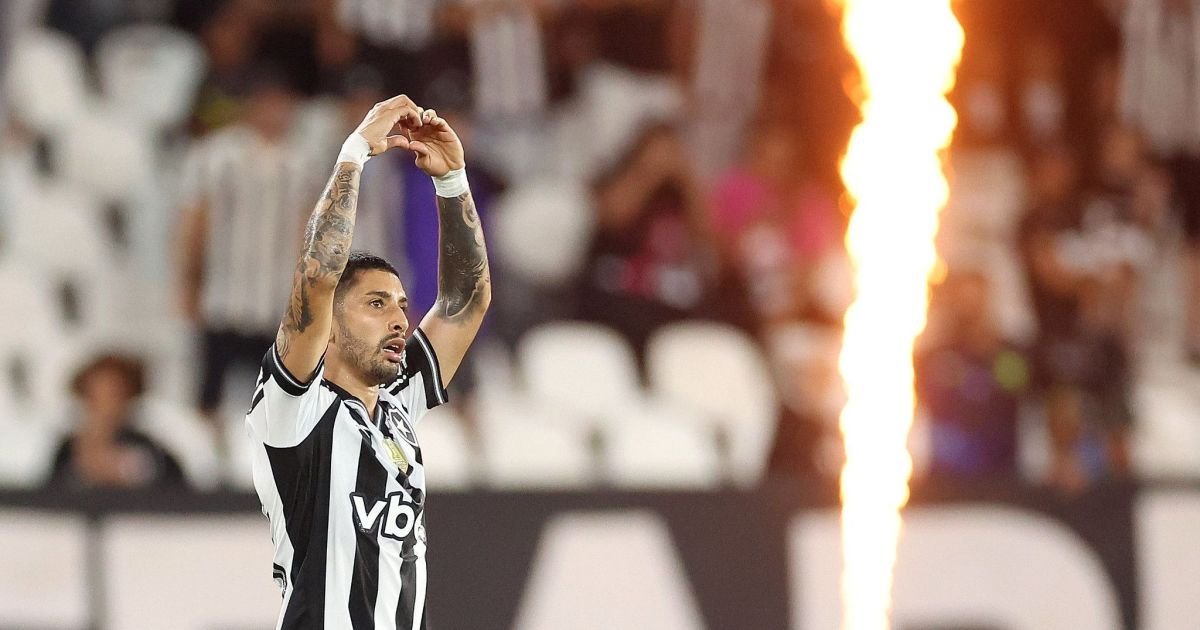 Botafogo faz o dever de casa, derrota o Bahia e entra no G4 do Brasileirão