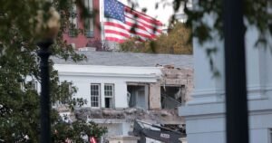 Casa Branca começa demolição para construir salão de baile de Trump; veja