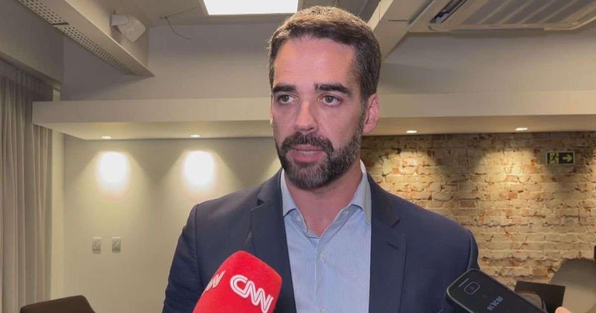 Eduardo Leite sobre 2026: Sou o único que não abraçou Lula ou Bolsonaro