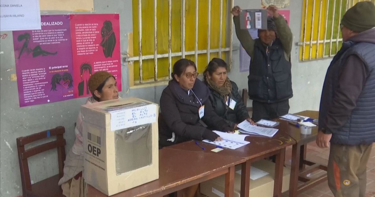 Eleitores votam na Bolívia para escolher próximo presidente