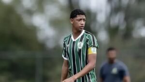 Flamengo acerta com zagueiro do América com passagem pela Seleção