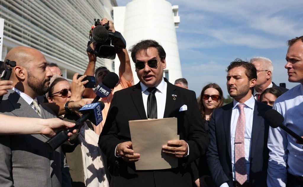 George Santos, ex-deputado de origem brasileira, é solto da prisão nos EUA