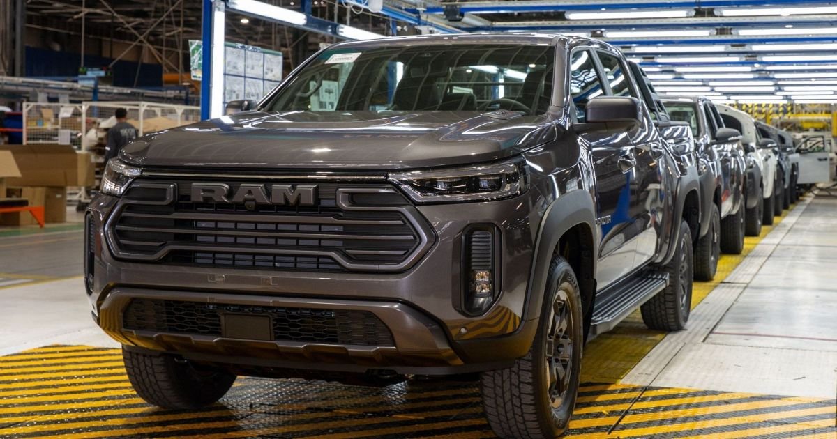 Ram revela nova Dakota, picape média que chega ao Brasil em 2026; veja