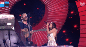 Chris Martin fala português e canta com Anitta no Global Citizen Festival