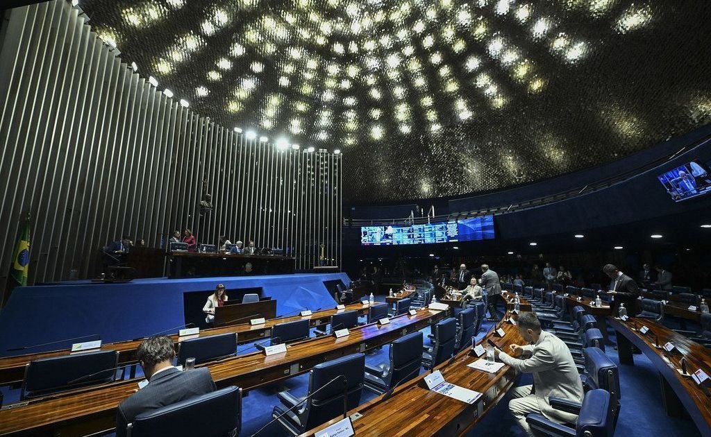 Em meio tensão entre Alcolumbre e Lula, Senado deve votar "pauta-bomba"