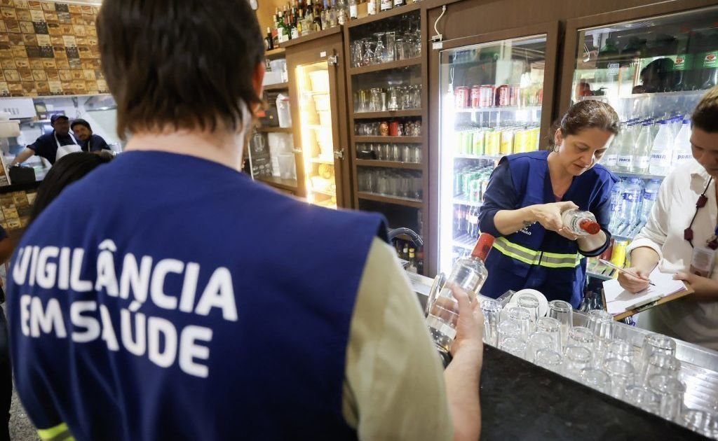 Metanol: número de mortes confirmadas aumenta para 16, sendo 9 em SP