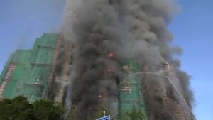 Sobe para 55 o número de mortos no incêndio em Hong Kong