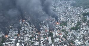 Vídeo: imagens de drones mostram "zona de guerra" durante operação no RJ