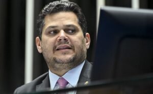 Alcolumbre resiste a Messias no STF em estratégia de poder, diz analista
