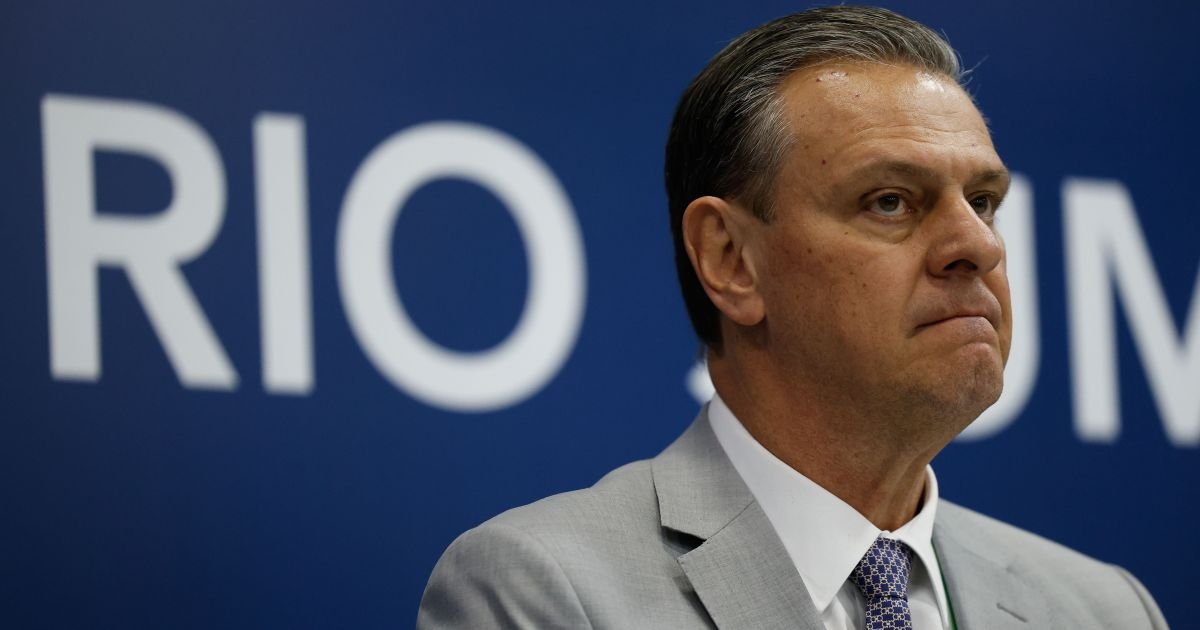 Brasil vai negociar cotas de exportação de carnes à China, diz Fávaro à CNN