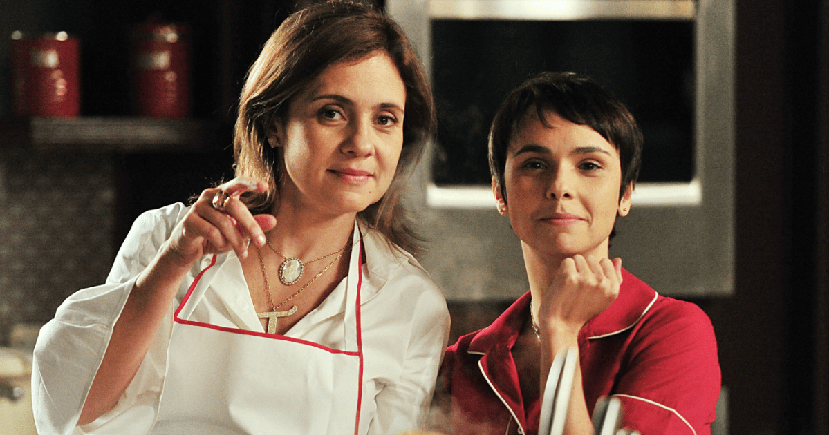 Débora Falabella posa com Adriana Esteves e web relembra "Avenida Brasil"