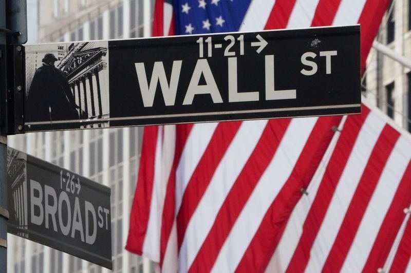 Índices de Wall Street operam em queda, mas devem fechar 2025 com ganhos