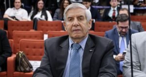 Perícia médica da PF em Heleno envolve análise de laudos e exames