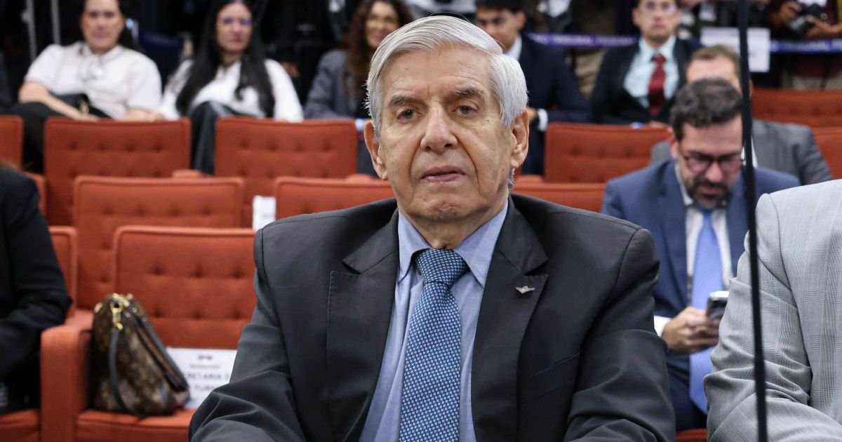 Perícia médica da PF em Heleno envolve análise de laudos e exames