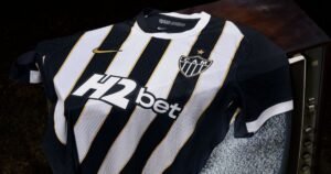 Com referência a ano histórico, Atlético lança novo uniforme; veja