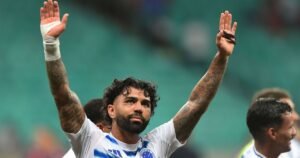 Fechado com o Santos, Gabigol publica mensagem ao Cruzeiro nas redes; veja