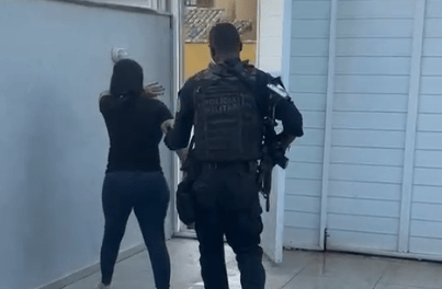 Foragida, "Dama do Crime" e viúva de chefe do CV é presa no RJ