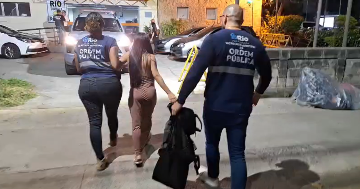 Grávida vai para Réveillon em Copacabana, rouba 29 celulares e acaba presa