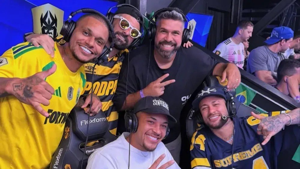 Neymar deixa Vitor Roque em "saia justa" em transmissão da Kings League