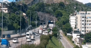 Policial penal morre durante tentativa de assalto na Linha Amarela (RJ)