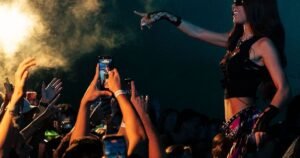 Tília, filha de Dennis DJ, faz show de mais de 3h com experiência imersiva