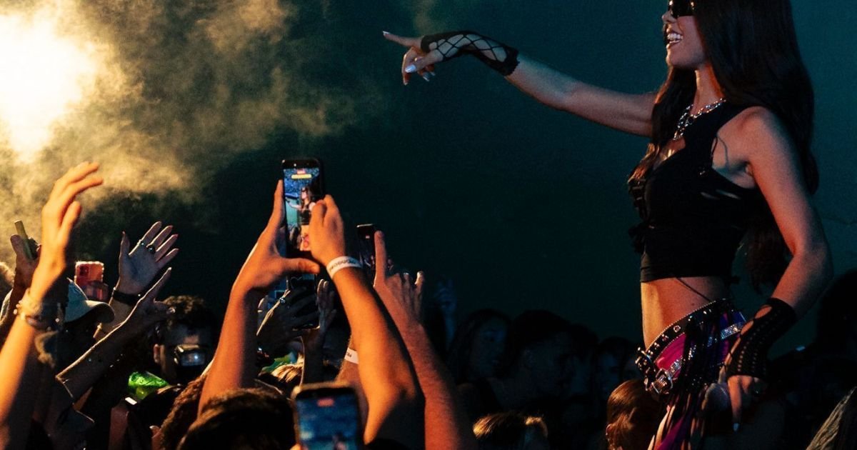 Tília, filha de Dennis DJ, faz show de mais de 3h com experiência imersiva