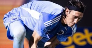 Cássio interrompe jogo do Cruzeiro contra o Betim para ir ao banheiro