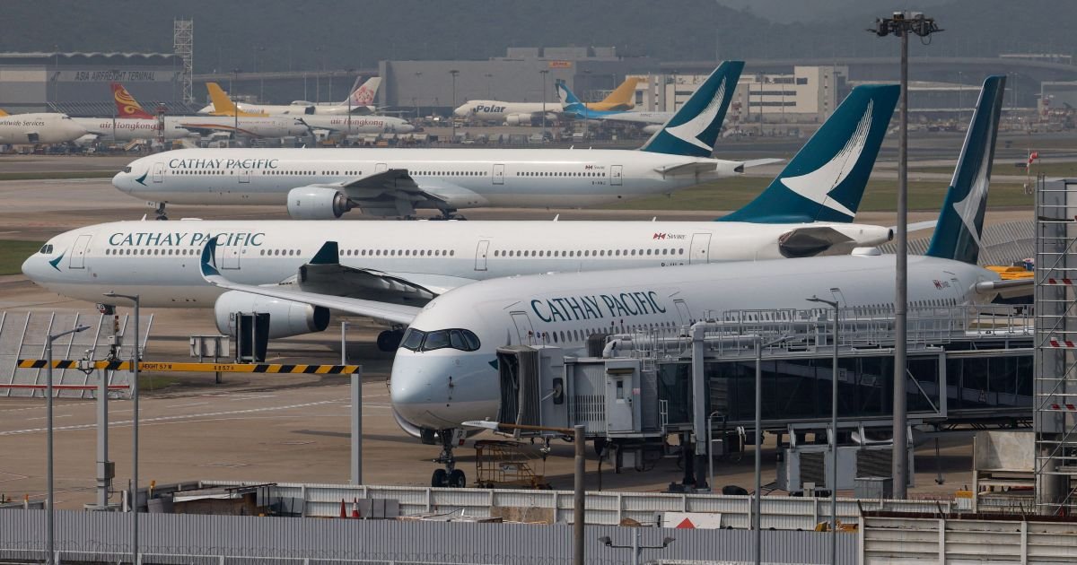 Incêndio atinge terminal no Aeroporto Internacional de Hong Kong