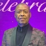 Morre Ron Kenoly, ícone da música gospel, aos 81 anos