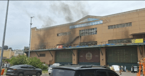 Princípio de incêndio atinge barracão da Grande Rio na Cidade do Samba