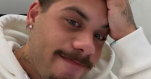 Zé Felipe chora ao falar de saudade dos filhos: "Saudade pesa"