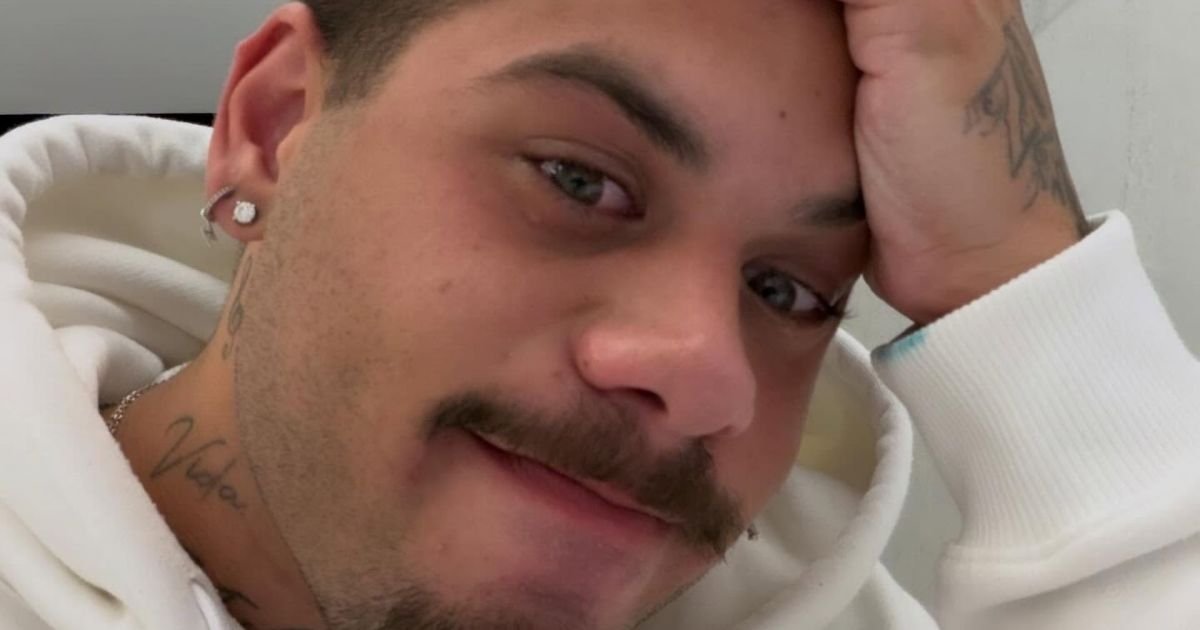 Zé Felipe chora ao falar de saudade dos filhos: "Saudade pesa"