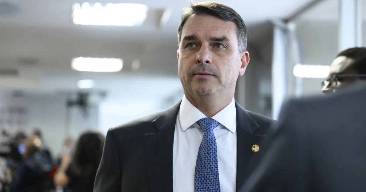 Flávio nega conhecer Vorcaro a banqueiro e, após áudio, não é recebido