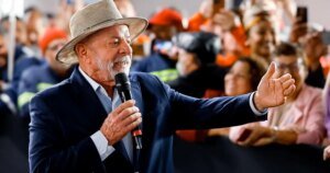 Lula diz que Flávio é “traidor” e atua por intervenção dos EUA no Brasil