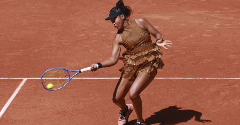 Naomi Osaka vence e rouba cena com look customizado em Roland Garros; veja