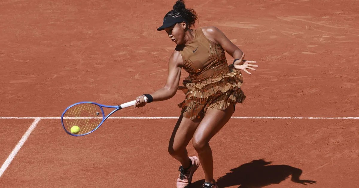 Naomi Osaka vence e rouba cena com look customizado em Roland Garros; veja