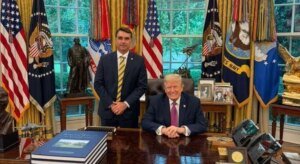 Tarifaço, facções e terras raras: os temas da reunião entre Flávio e Trump