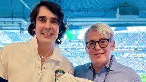 Empresário presenteia astro de Hollywood com camisa do São Paulo
