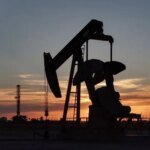 Petróleo fecha em alta e encerra ciclo de quedas com Ormuz no radar