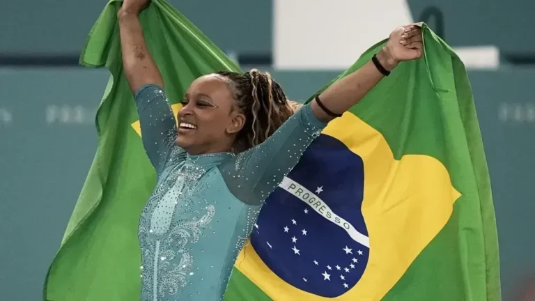 Rebeca Andrade celebra retorno e medalha brasileira no Pan-Americano