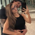 Mãe de Medina dá aval após surfista pedir Isabella Arantes em casamento
