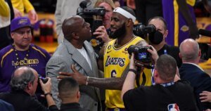 Magic Johnson: "LeBron torna os 76ers um dos melhores times da NBA"