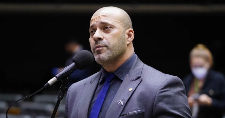 Moraes dá 48 horas para Daniel Silveira explicar vídeo com Portinho