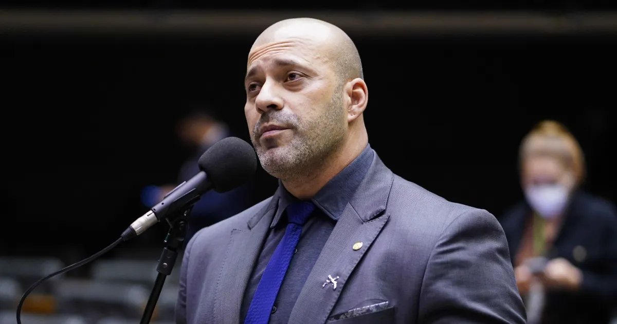 Moraes dá 48 horas para Daniel Silveira explicar vídeo com Portinho
